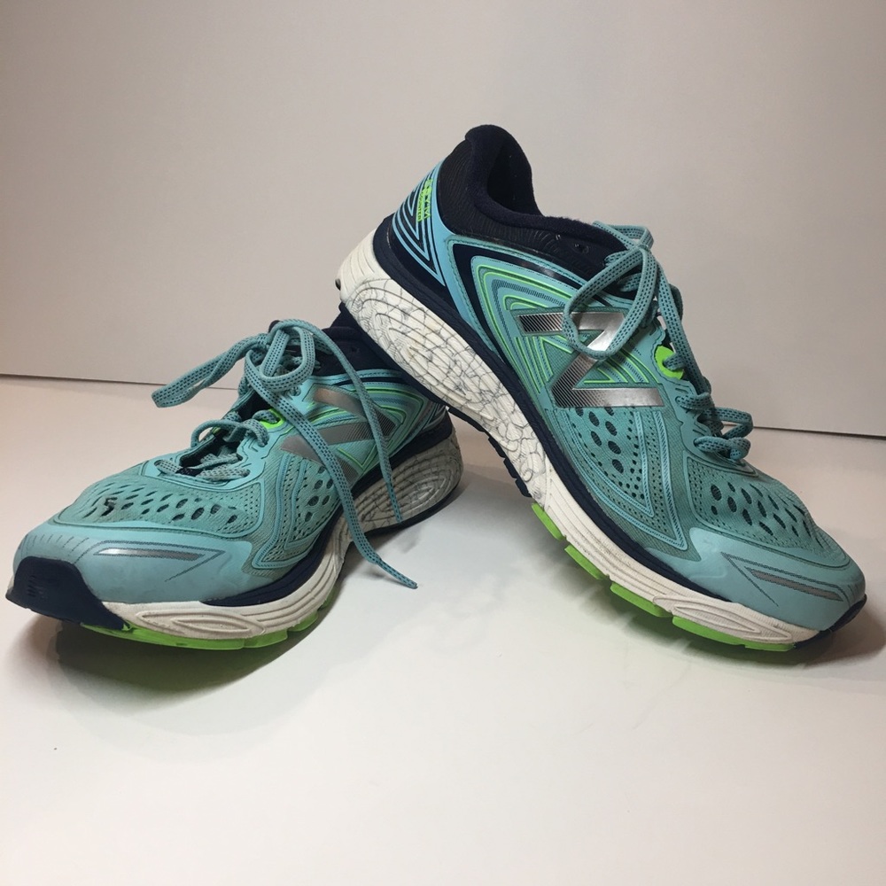 New Balance Women’s Teal 860 V8 Sneakers